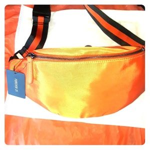Bright orange fanny pack never worn:)
